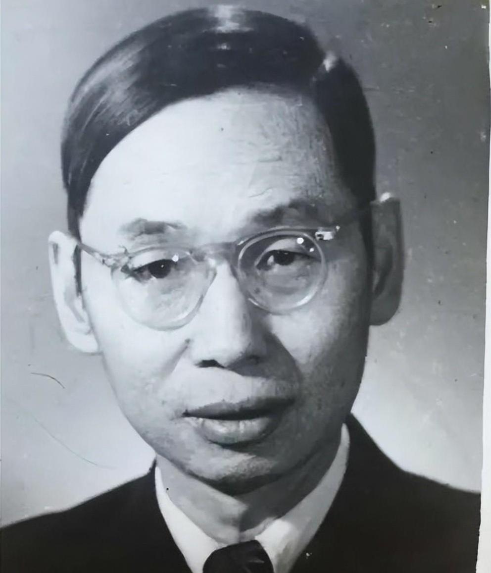 清华教授扮乞丐，抱咸菜坛徒步千里护镭：他为中国核物理守住了一粒星火
 
1937