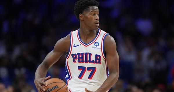 VJ·埃奇科姆因下背部挫伤缺席了周三费城76人以106比102战胜犹他爵士的比赛
