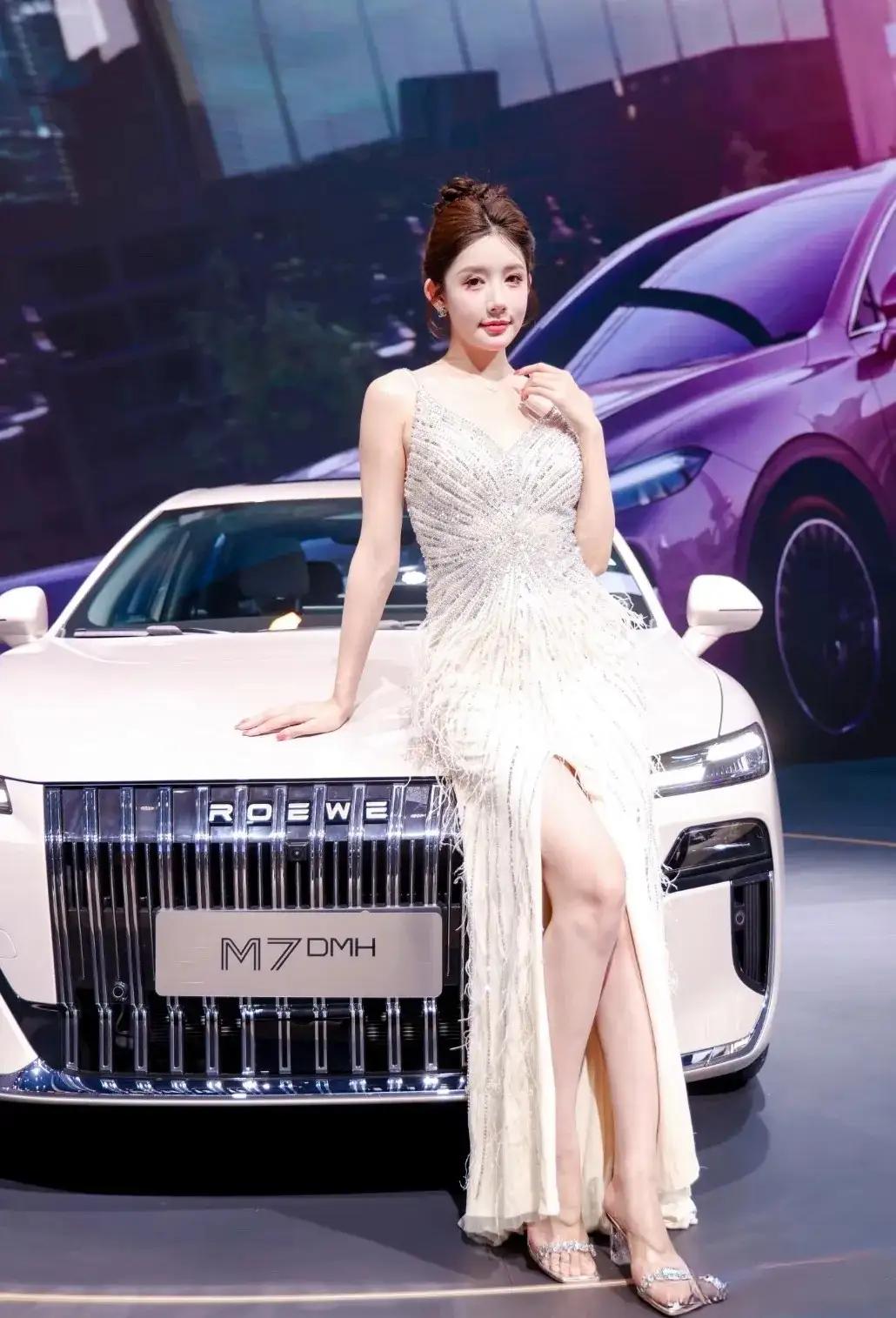 一觉醒来，车圈又沸腾了，2025年国补新政策来了：
1、首次购车，并且名下没有车
