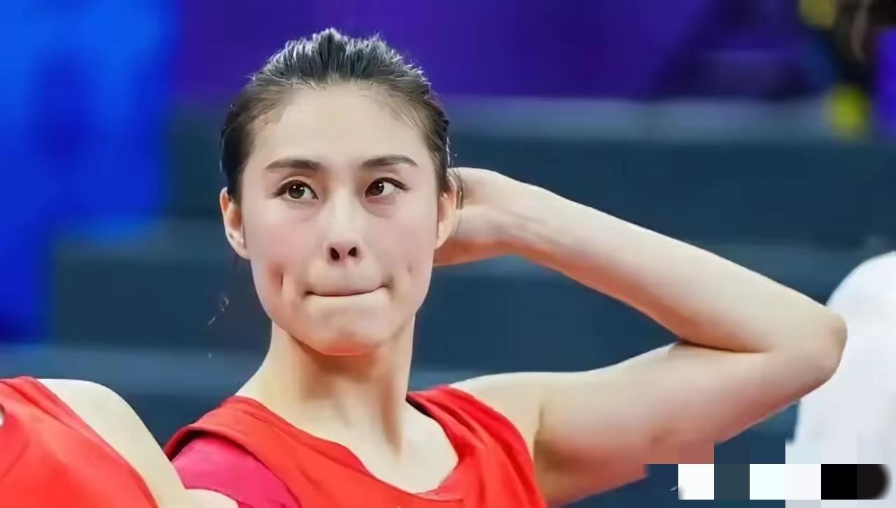 四川女篮夺冠夜，李梦的缺席不是意外，而是主教练最妙的一步棋。
 
当第四节李梦、