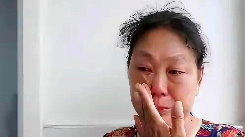 上海一个阿姨，在业主群里一通炫耀，直接把儿子的饭碗给端了。她儿子同济本科毕业，又