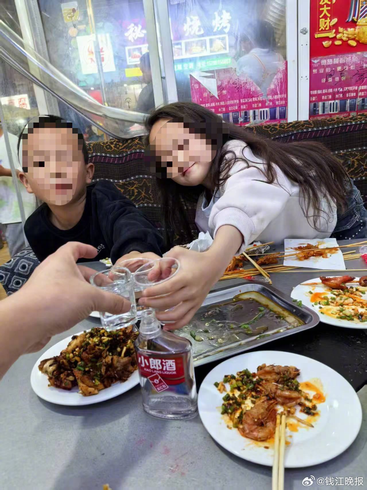 #生父毒杀儿女案再开庭生母哭泣发声#【离婚冷静期生父毒杀儿女案11日再开庭，生母