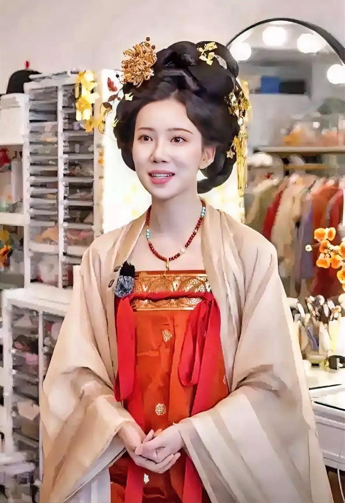 不倒翁小姐姐皮卡晨官宣离职，皮卡晨原名冯佳晨，她称离职原因是因为育儿压力大，打算