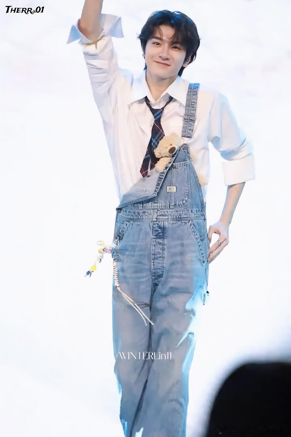 来人把林一的电池抠了 谁懂啊！187cm 大高个跳起舞来轻盈又丝滑，林一的肢体表