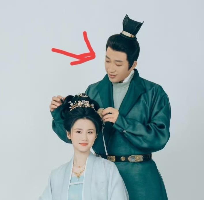 于正要演《金吾不禁》男主了？
海报上那副表情，简直是在挑战观众的忍耐极限。
这哥