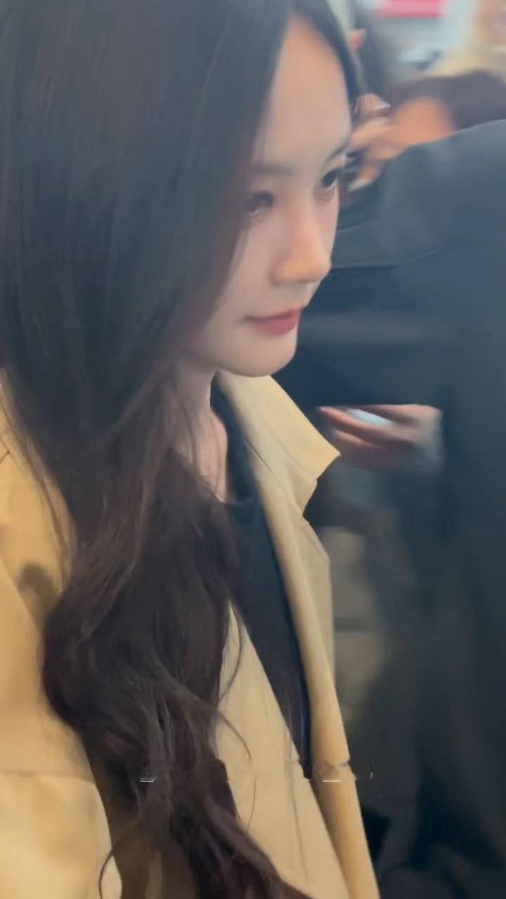 李一桐出发尖叫之夜生图路透，好美 