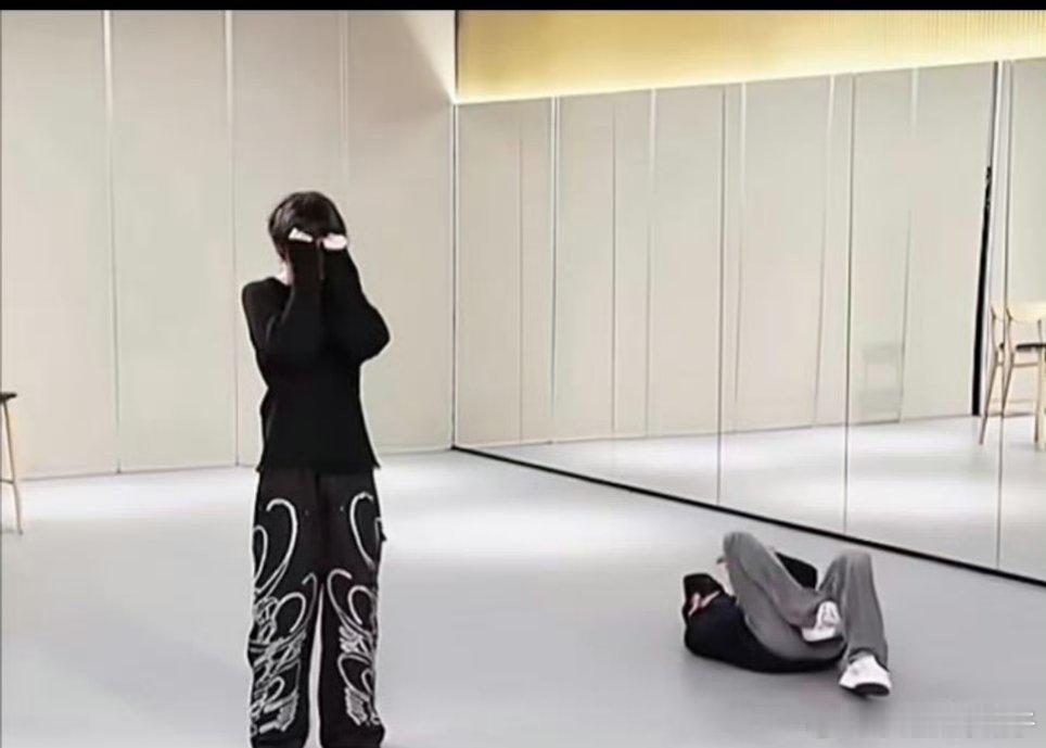 王橹杰想和穆祉丞合照任何一张都足够封神，两个人好帅呀橹穆怎么这么般配