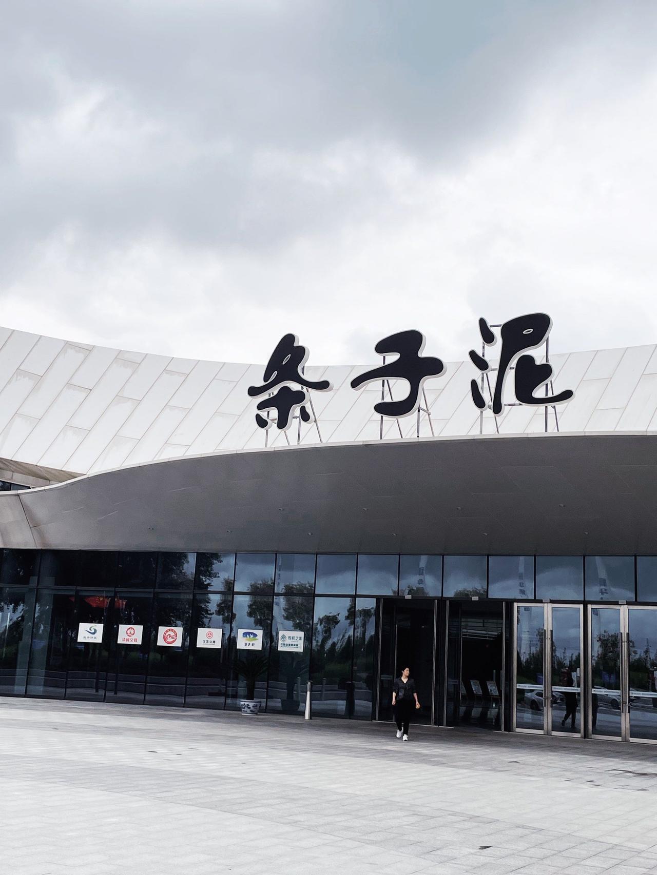 228国道有一个非常响亮的名号——中国最长最美海岸线公路，全长不到7000公里，