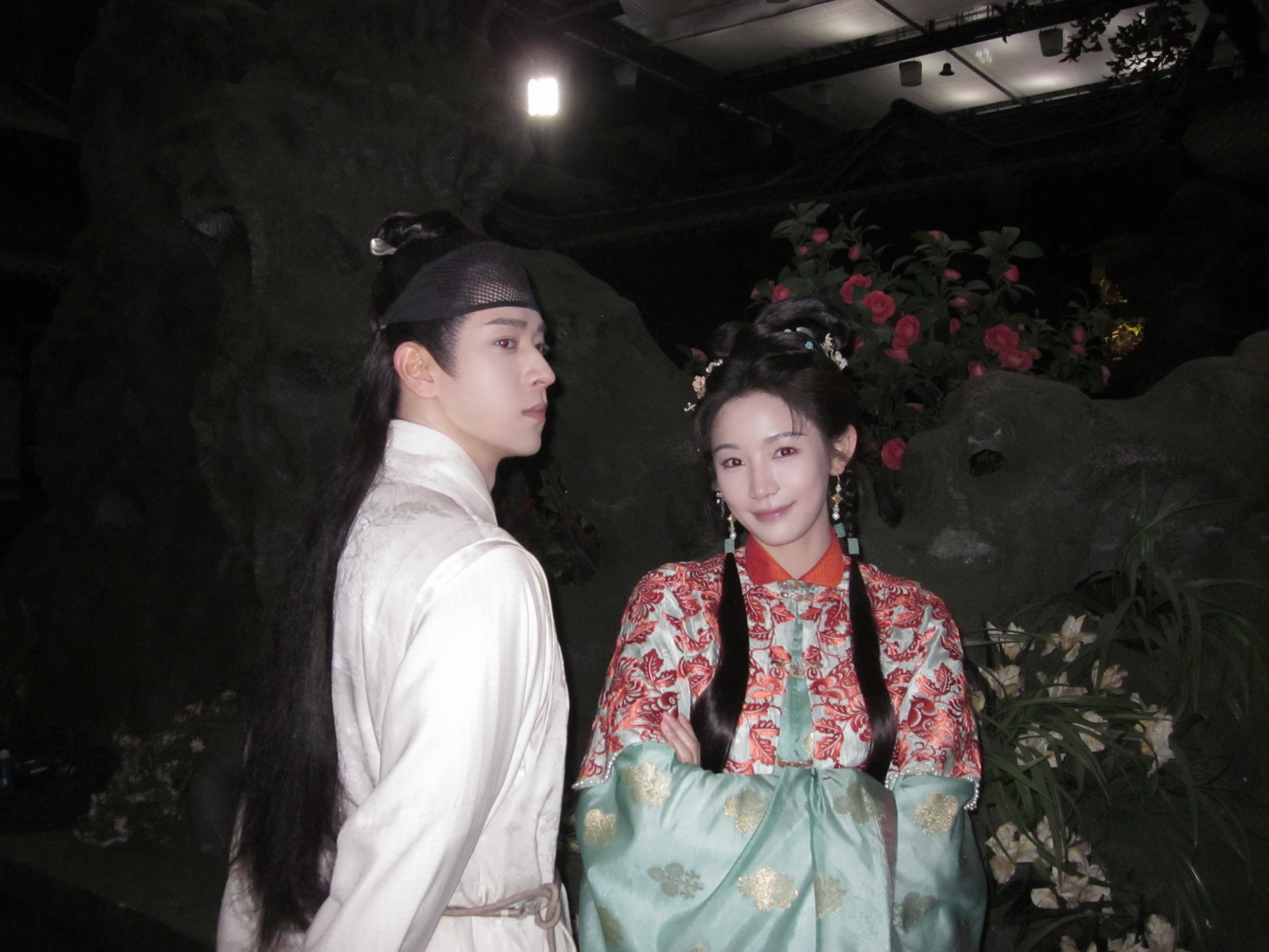 还真是只呆头鹅。 玉茗茶骨