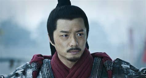 公元前201年，韩信衣锦还乡，干了三件事，件件让人脊背发凉。

给一个洗衣服的老