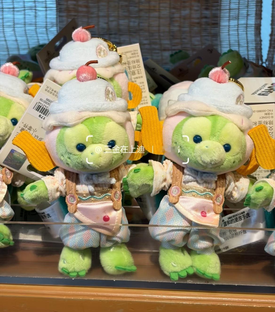 这个奥乐米拉的新品挂件 茶壶柄为何是如此粗制材质（） 瞬间感觉它不值得我花143