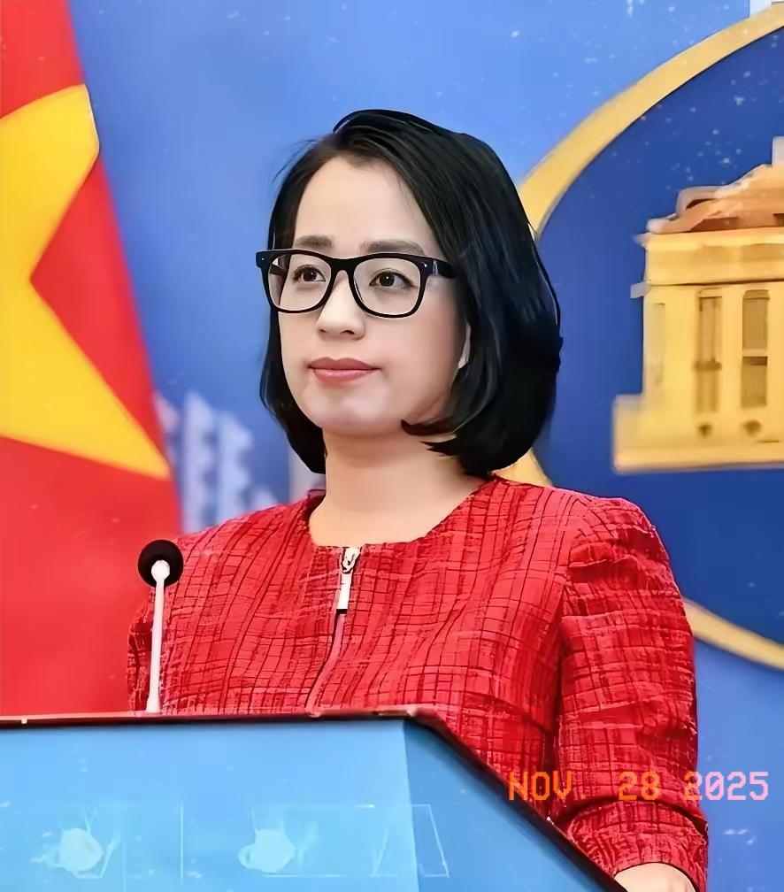 11月27日傍晚，越南外交部发言人范秋姮在例行记者会上重磅发声，坚决重申支持一个