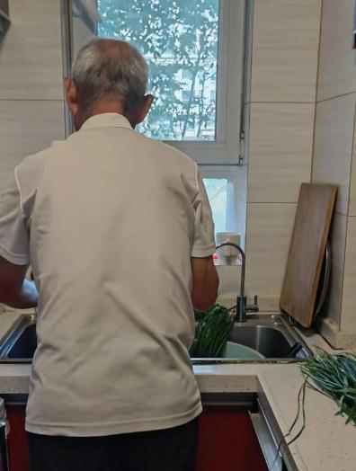 退休早5年，养老金少3000，我爸这种情况能申诉吗？

今天才知道我爸吃了个大亏