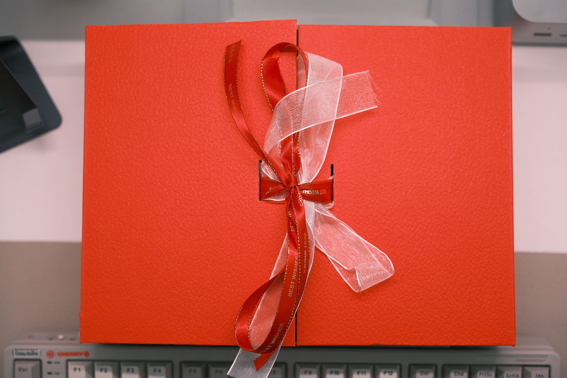 飞宇寄来的便携涡轮小风扇和水杯，有想要的吗铁子们，对了，春节你们都准备看哪款电影