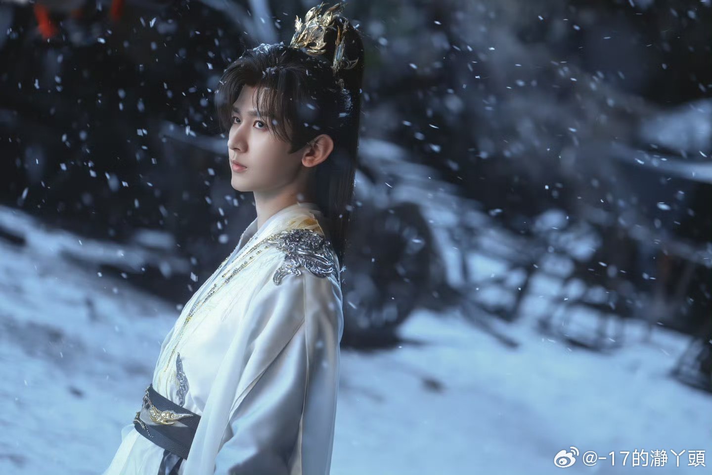 A成毅卢云cy成毅成毅，站在光下总是会有阴影，但是我们都相信你一定能突破阴影限制