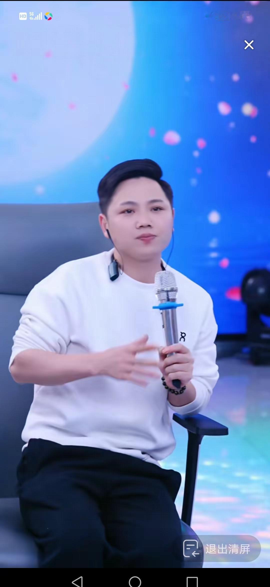 “922”不是一串密码，是四川小伙张伟的生日，也是他在抖音的身份证。
半年前，他