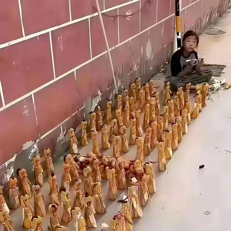 这小姑娘简直是天花板级别的天才
 
看完眼前所有作品，我彻底被这个小女孩折服，妥