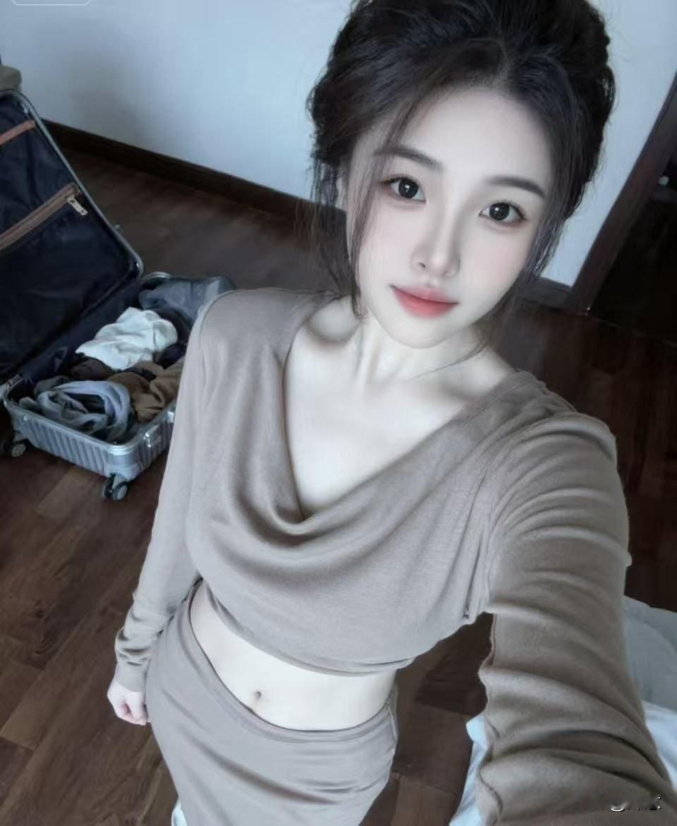 这样的神仙小姐姐，要是能回眸一笑，我愿意献出一切！