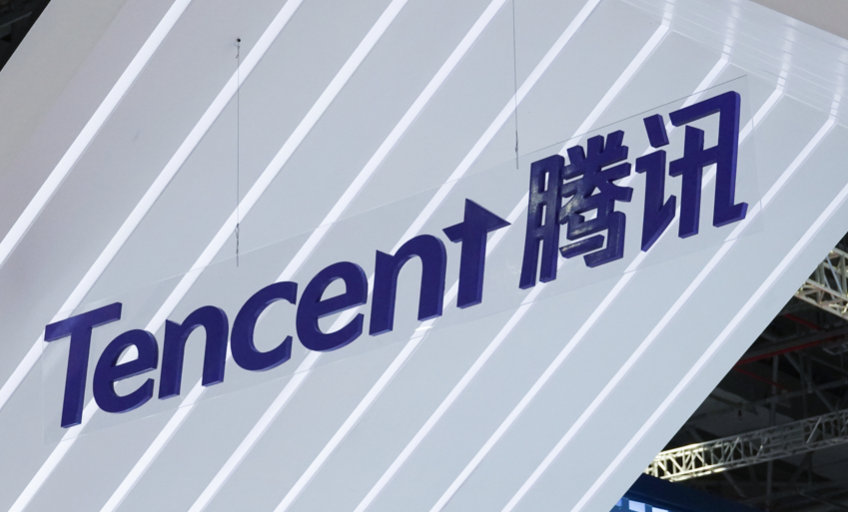 腾讯控股涨近10%，创下自2021年1月25日以来单日最高涨幅纪录。 