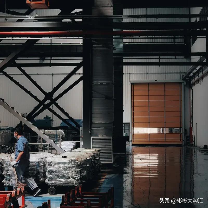 进工厂打工，原因各有不同。对学历不高、经验不足的人来说，工厂岗位需求大，要求相对