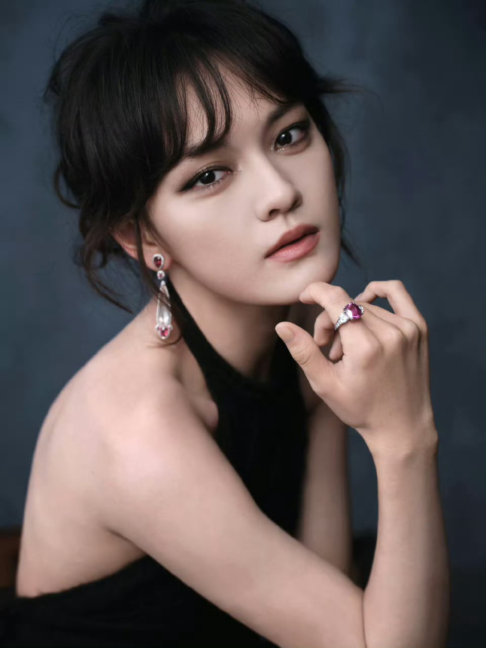 w盛典  明星造型-珠宝盘点：文淇 in Chopard PreciousLac