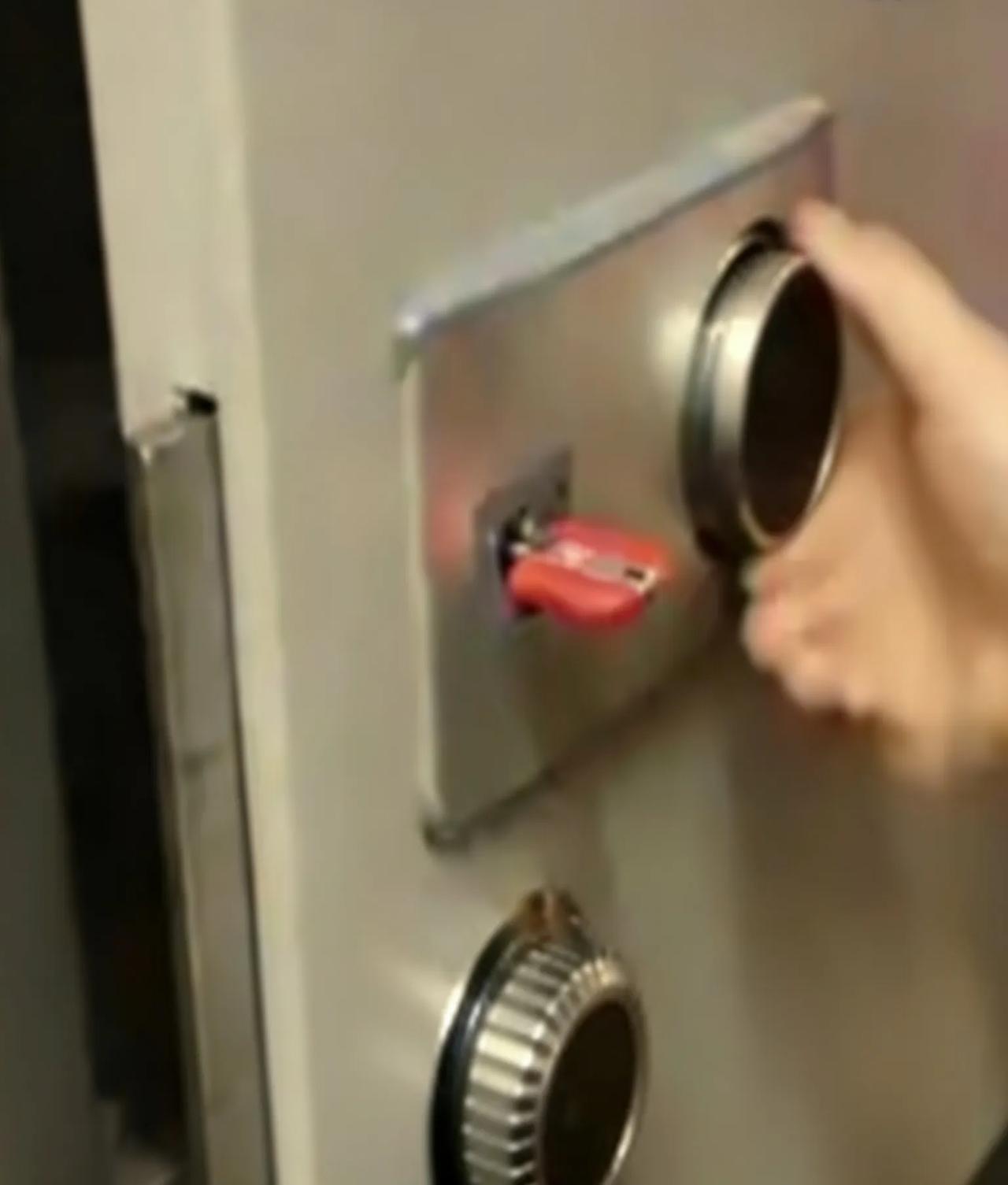 母亲在长子不知情下动他的黄金给幼子买房，哥哥做法引全网同情
 你敢信吗？自己省吃