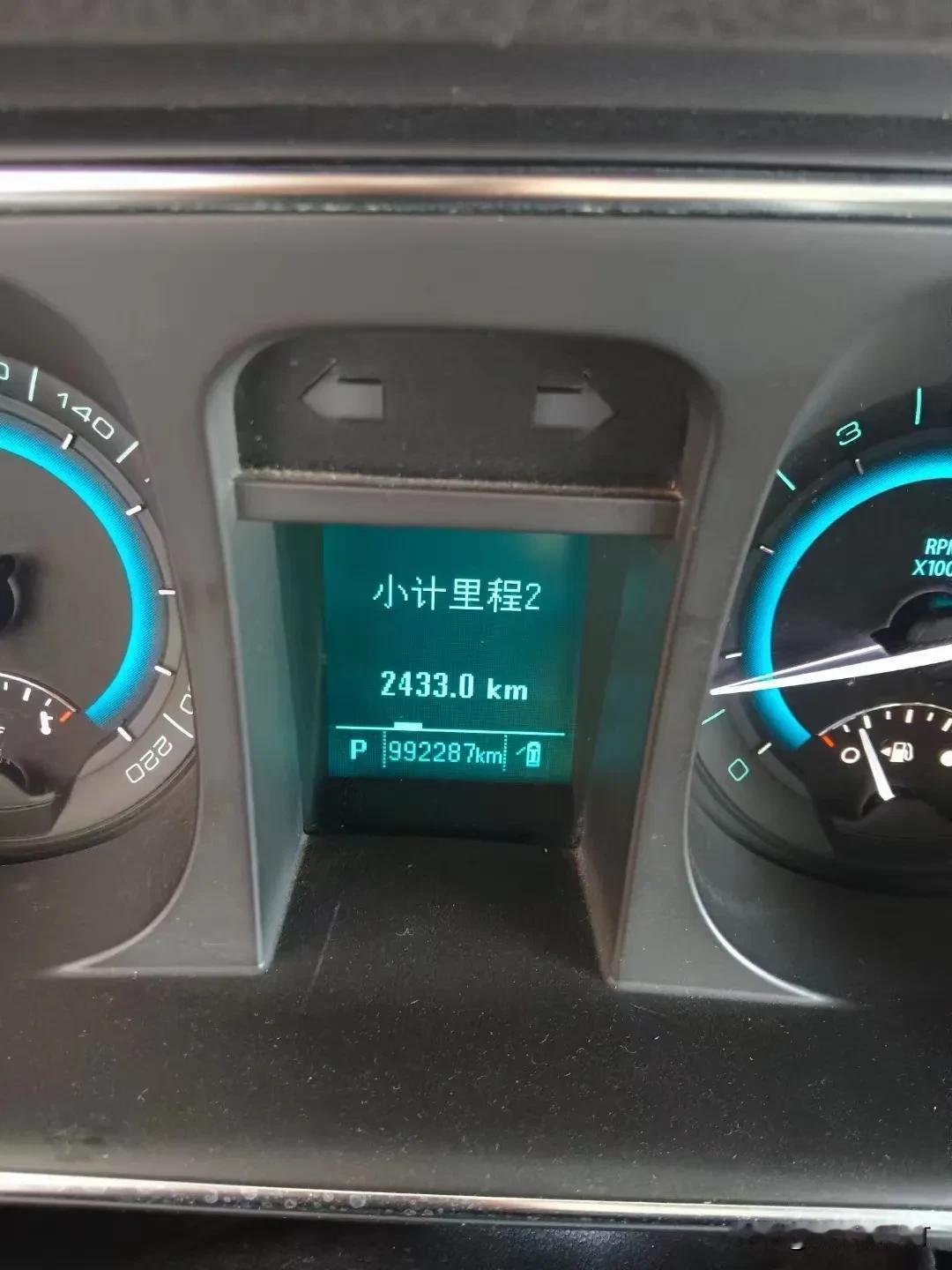 这是一台接近100万公里的别克gl8，不知道送过多少次公章，接送过多少次领导，实