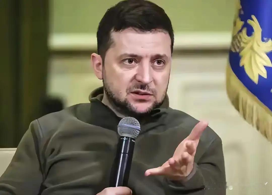 在皮尔斯·摩根的专访中，记者直接问泽连斯基，是否在白宫受到羞辱。他沉默了近10秒