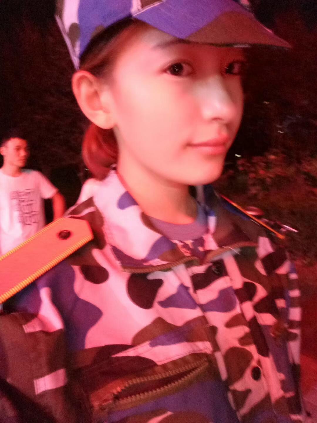 如果说让我选出代表青春的画面  青春一去不复返我们已不再年轻  往日重现