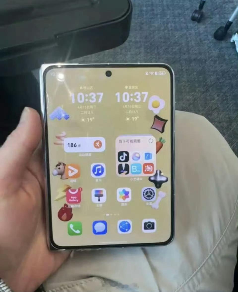 华为Pura X Max真机，猜一个价格？ 