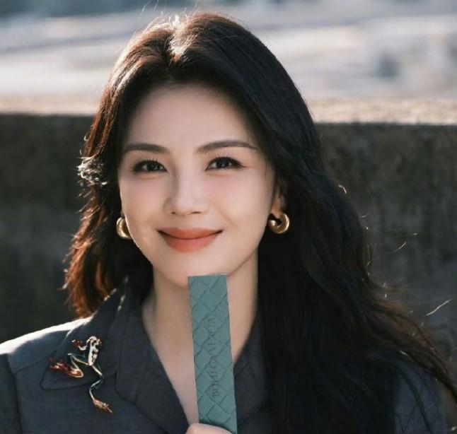 现在中女也确实不太好接戏
只有早期奖项和实绩，这两年没有实绩和流量的中年女演员，