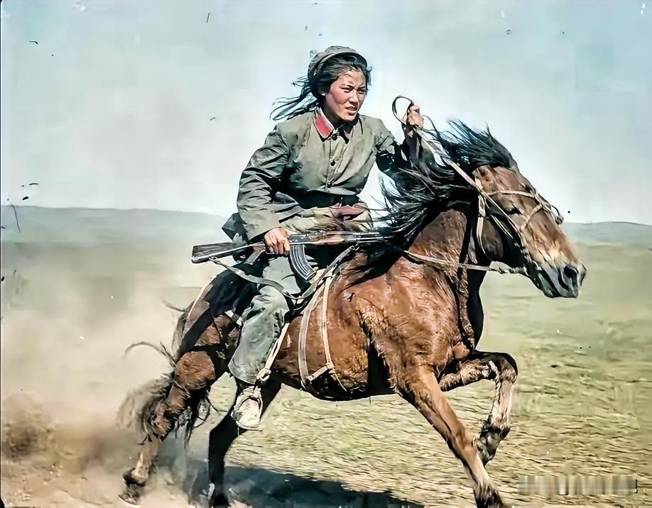 蹄声撼地 长风起，马鬃飘动如旌旗。一骑奔腾，驰骋疆土。英雄儿女保家国，提枪跃马 