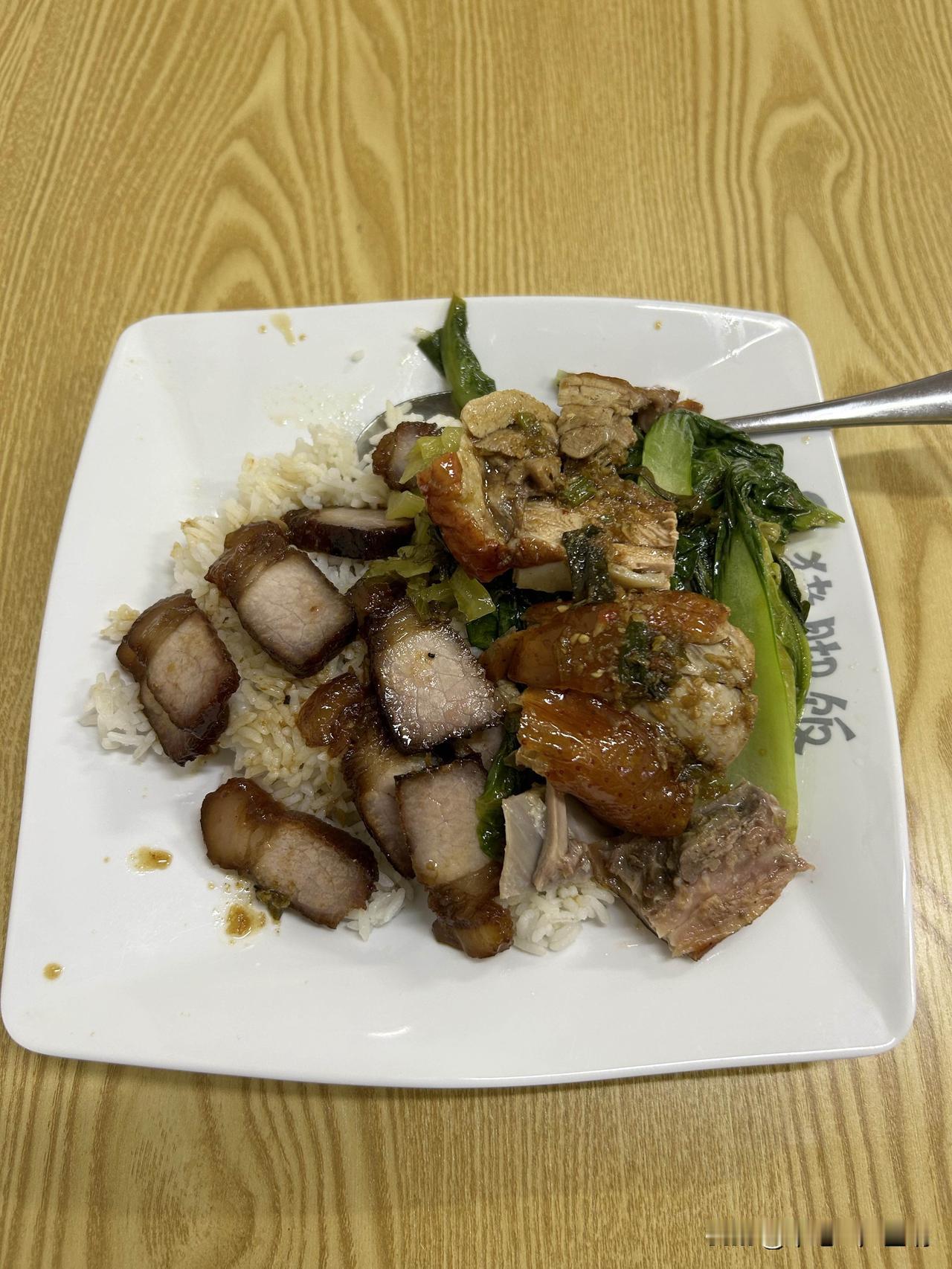 广东烧腊里最受欢迎的搭配分析，

说到广东烧腊最经典、点单率最高的搭配，公认的就
