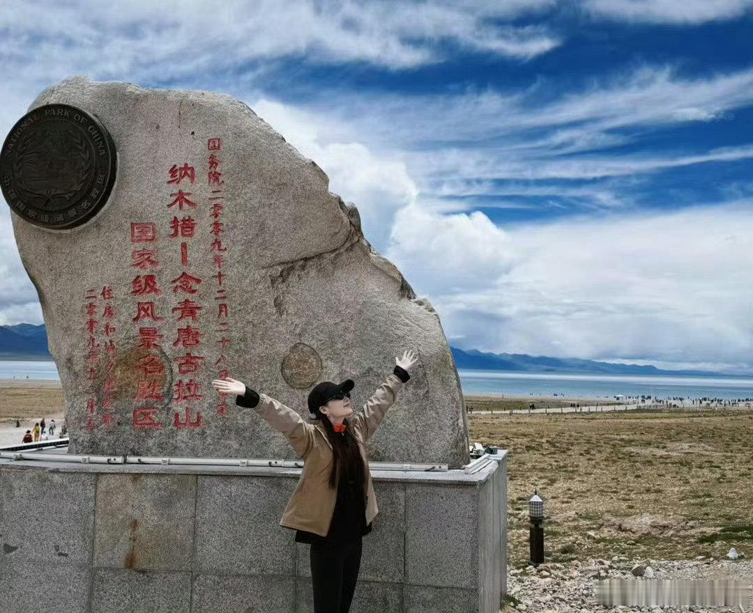 李沁插着鼻氧管自拍李沁西藏游plog 西藏旅行plog上新，李沁带着鼻氧管自拍，