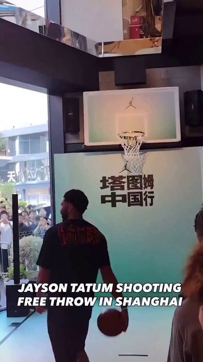 外网爆火的塔图姆视频，这一砖一砖的，砌长城呢。 ​​​