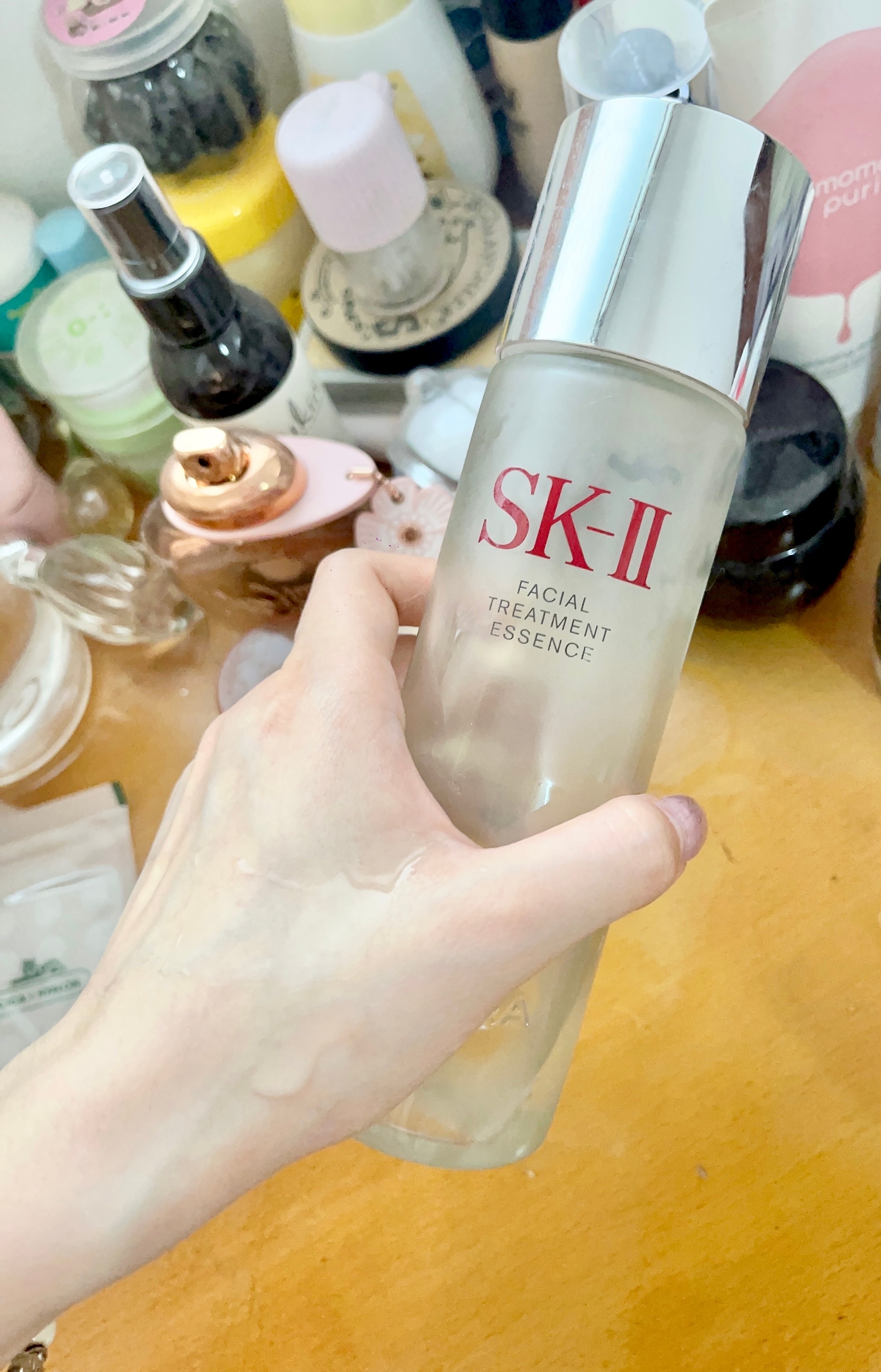 这段时间天天湿敷sk2神仙水，库存肉眼可见的在减少…，心好痛！！但是看着湿敷完的