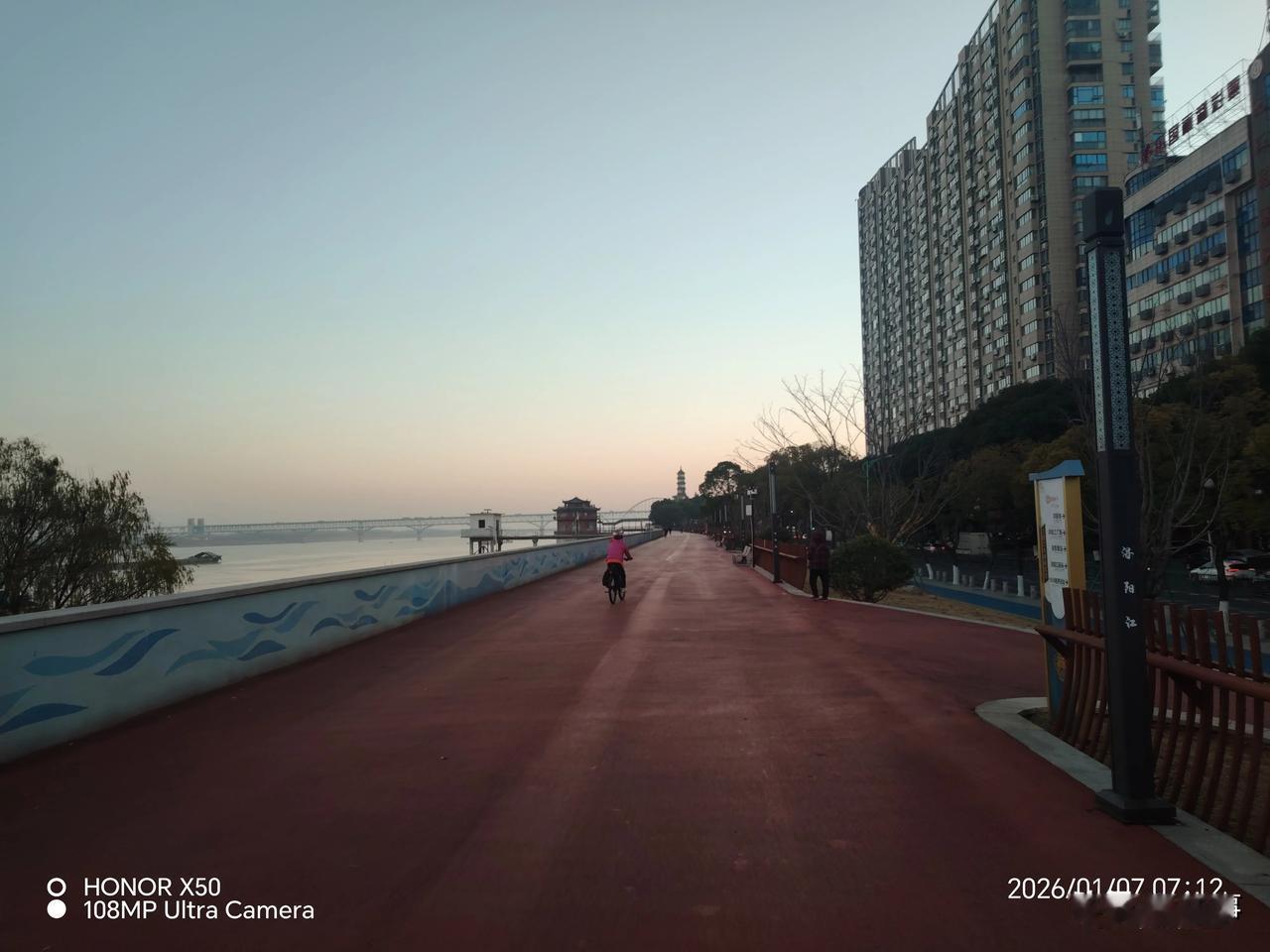 记录我的20262026年1月7日长江岸边晨练赏长江美景