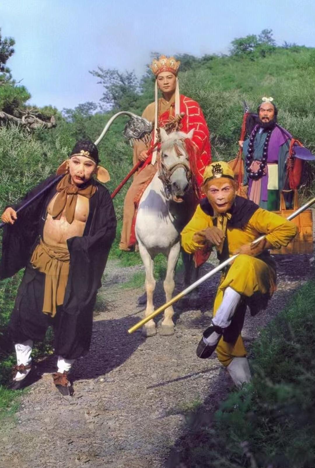 【活的越来越像一部西游记了】
原以为能踏平坎坷成大道。
结果人到中年，八戒的肚子