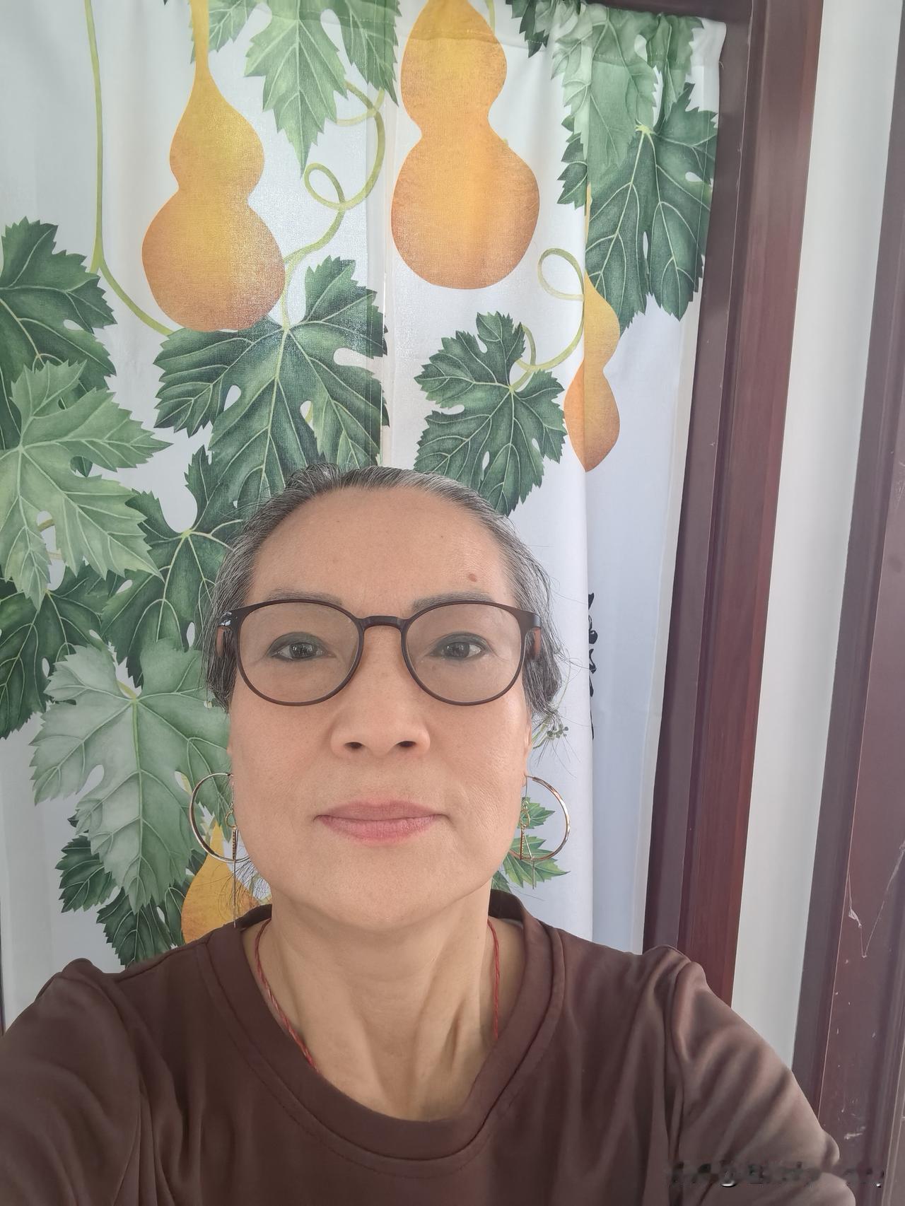 有人问我，二婚是怎么过下去的？啊呀，简单呀，无我无他无相，不贪不怨不爱。一切都是