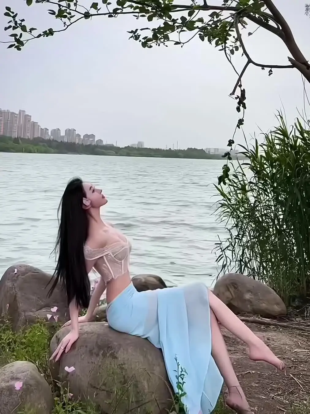 不是跟你说了吗，不能跟除了我以外的女人说话。