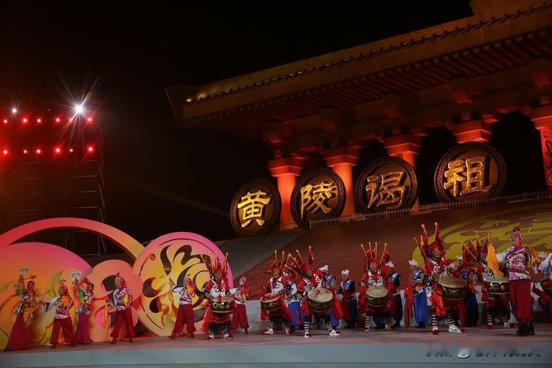 中华文化能征服世界，靠的是强大传播力、影响力和吸引力。像德国钢琴家奥斯卡被其圈粉