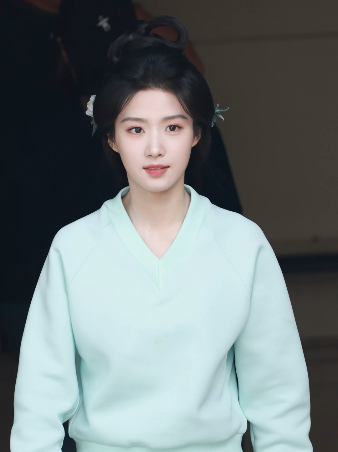 卢昱晓THX 卢昱晓 in AXYPAGESV领透气休闲套头卫衣松紧腰运动风灯笼