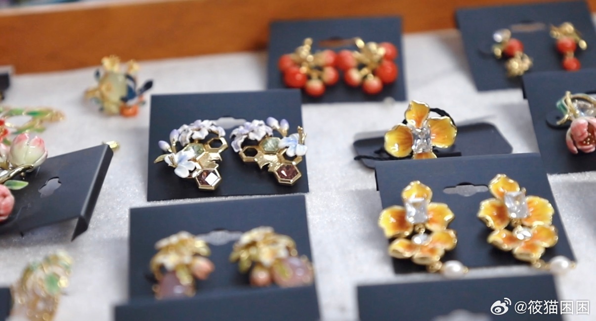 通勤党也能get的百元宫廷美学韩国工厂打工妹改良非遗珐琅韩国工厂打工妹亲手改良非