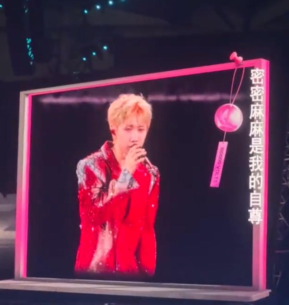汪苏泷今晚的演唱会唱了《年轮》
他和张碧晨这算是硬刚了，一个说双原唱，一个说唯一