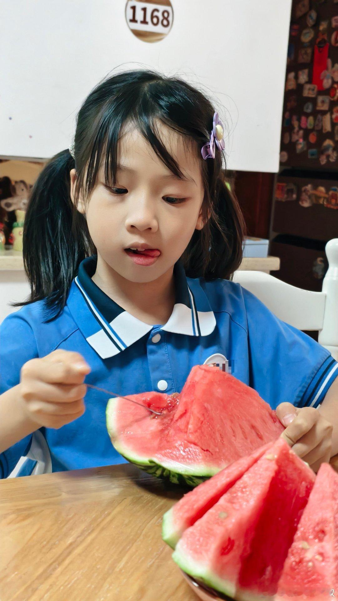 是夏天了🍉我的女儿叫梅梅