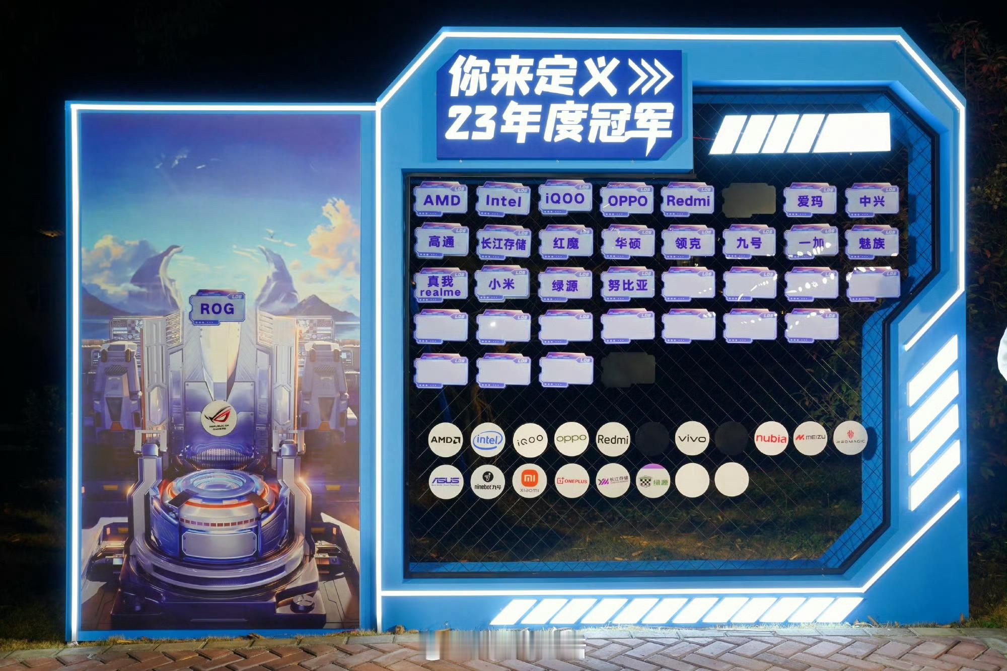 年轻人第一次走红毯[酷]鲁大师牛角尖颁奖盛典要开始啦～ ​​​  ​​​