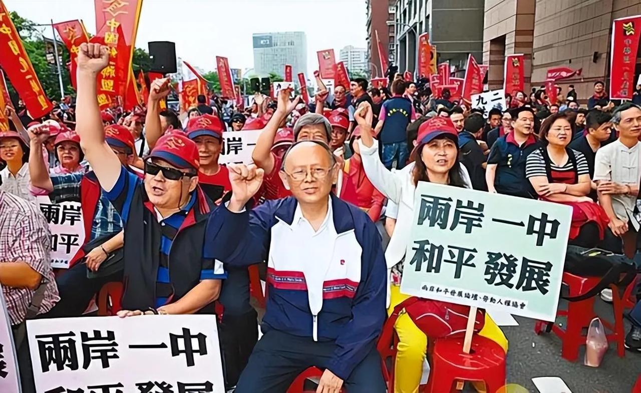 台海民心显著转向，超六成民众正视历史愿与大陆走近。

近期台海局势中最鲜明的变化