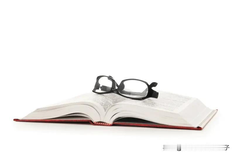 有不少文章和书值得反复阅读。文学经典里，《百年孤独》不可错过，加西亚·马尔克斯以