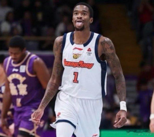 广东宏远外援萨姆纳在社交媒体上评价CBA联赛：中国CBA联赛不像是一个篮球联赛，