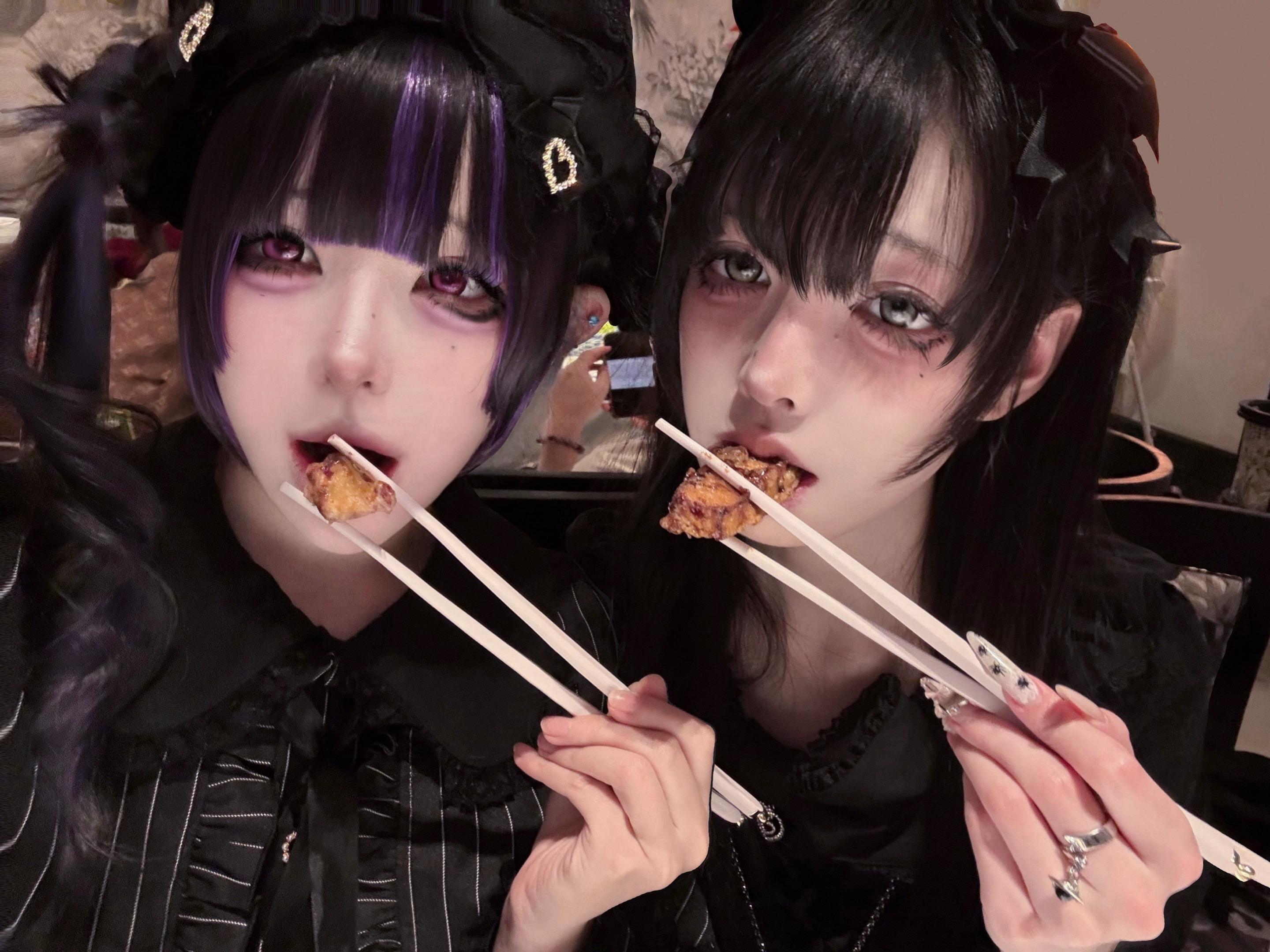 我们应该坐在一起发很久的呆 然后我说人类好无聊 这个地球完蛋了 你点点头